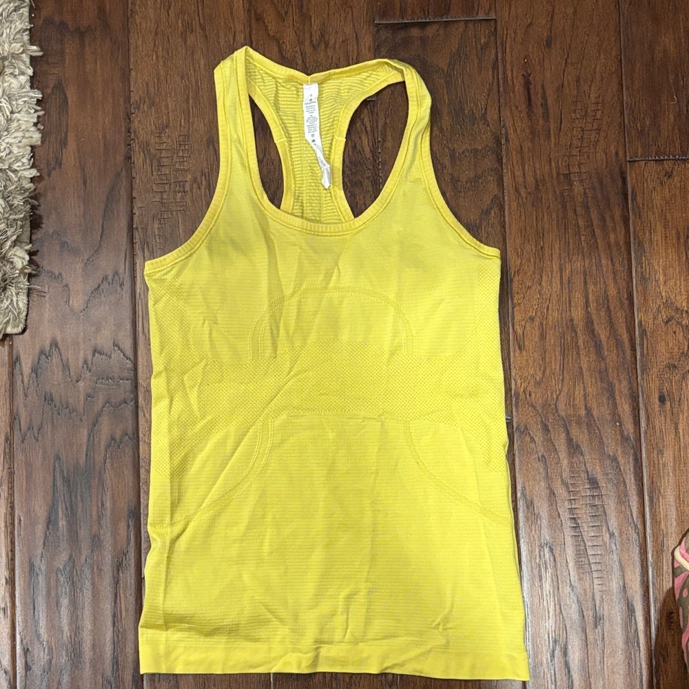 Lululemon swiftly tech sz 6 yellow gold tank no stains